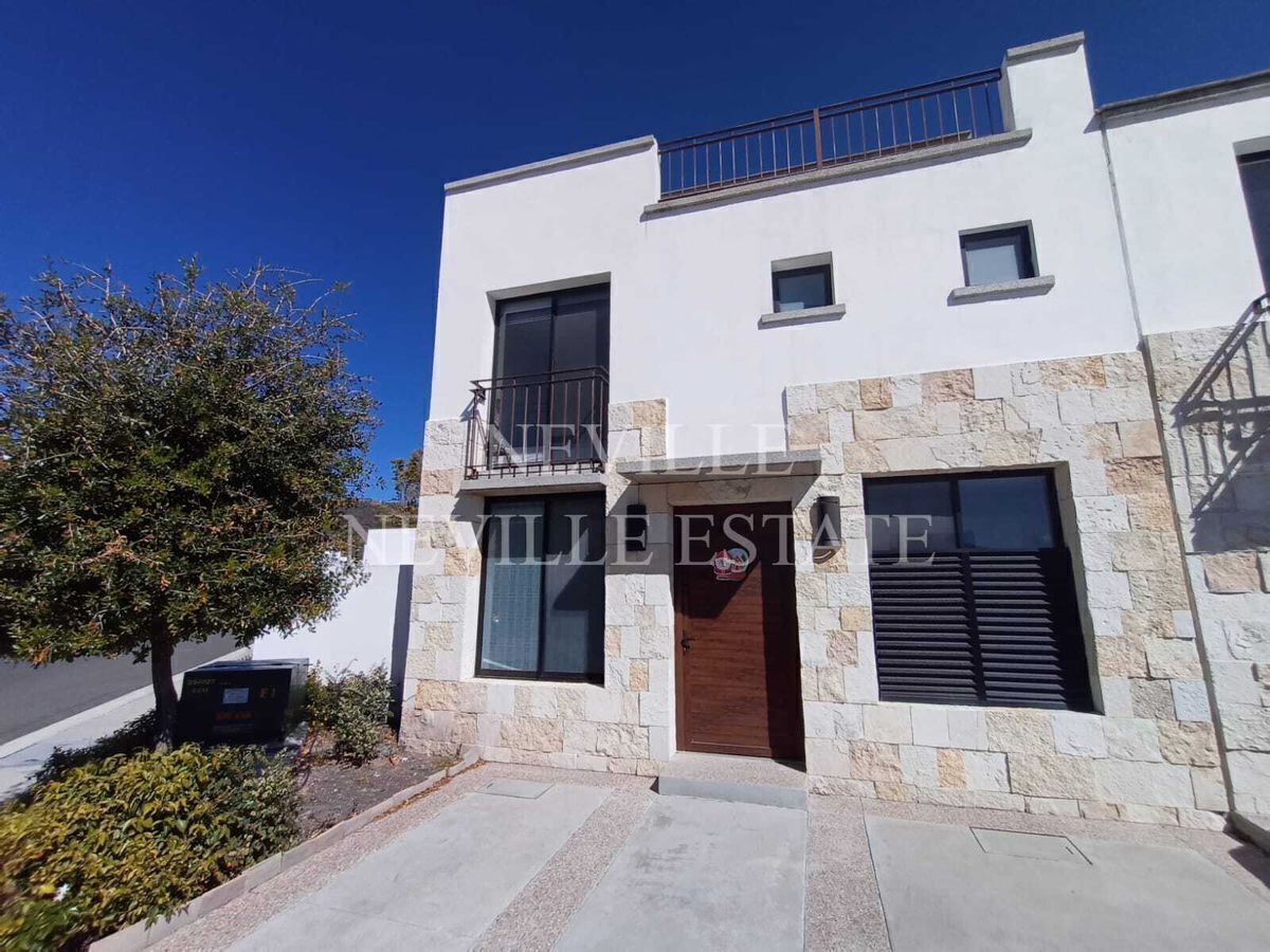 Casa en renta en El Refugio, 4 recámaras + rooftop, Torre de Piedra Providencia