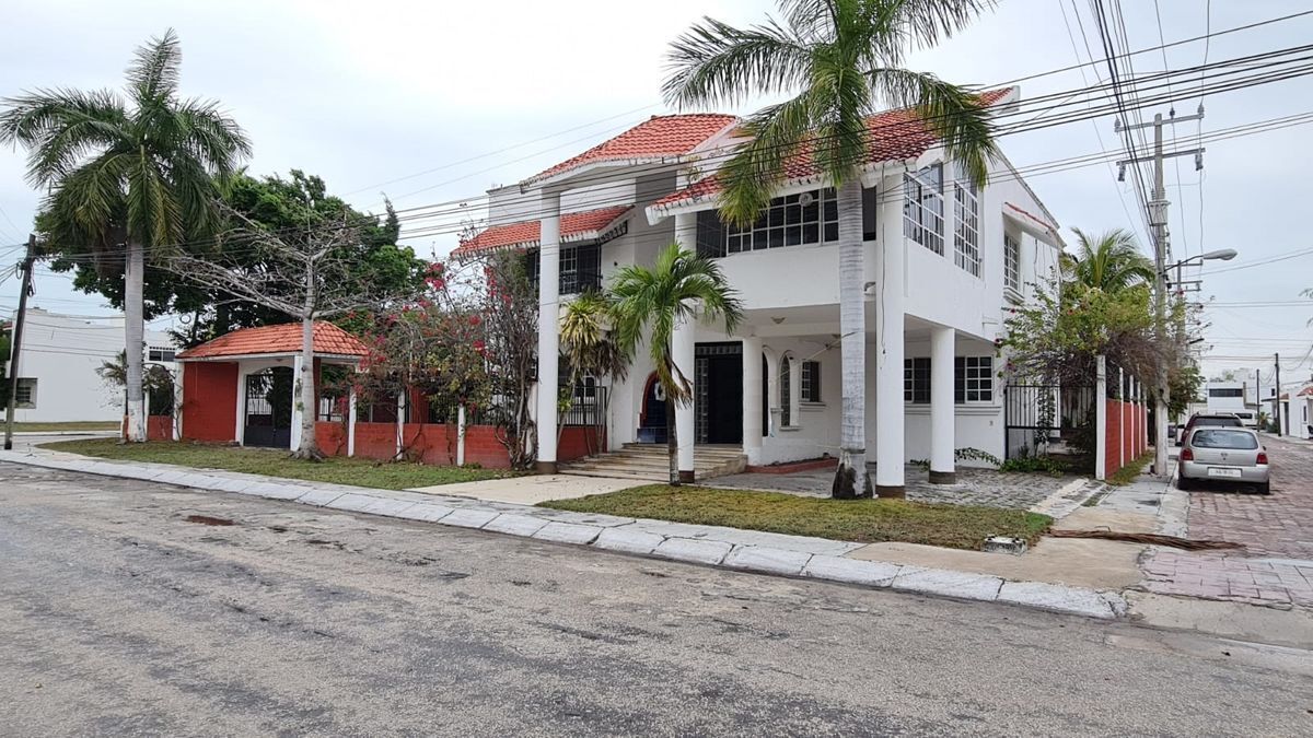 CASA EN RENTA EN RESIDENCIAL DEL LAGO. CARMEN, CAMPECHE