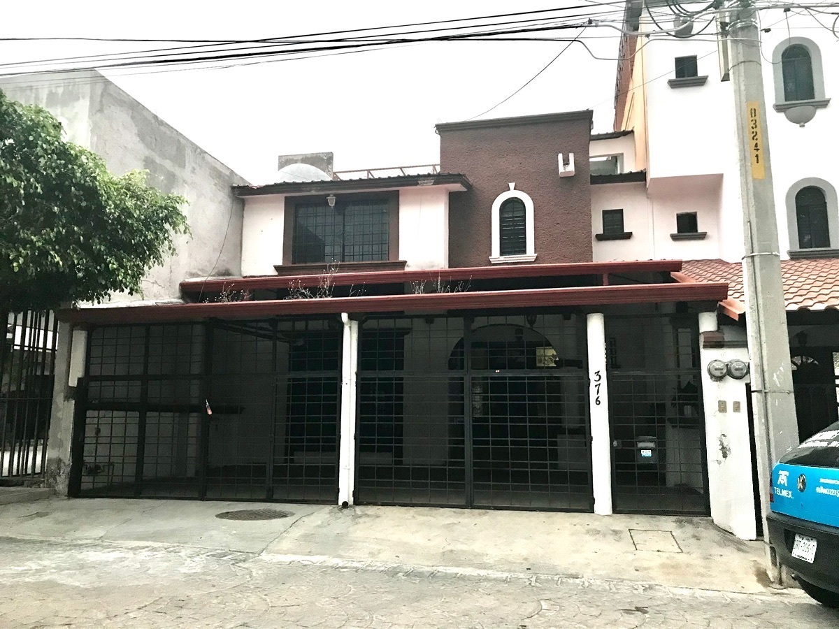 CASA EN RENTA FRACCIONAMIENTO ESMERALDA ZONA PONIENTE. NORTE