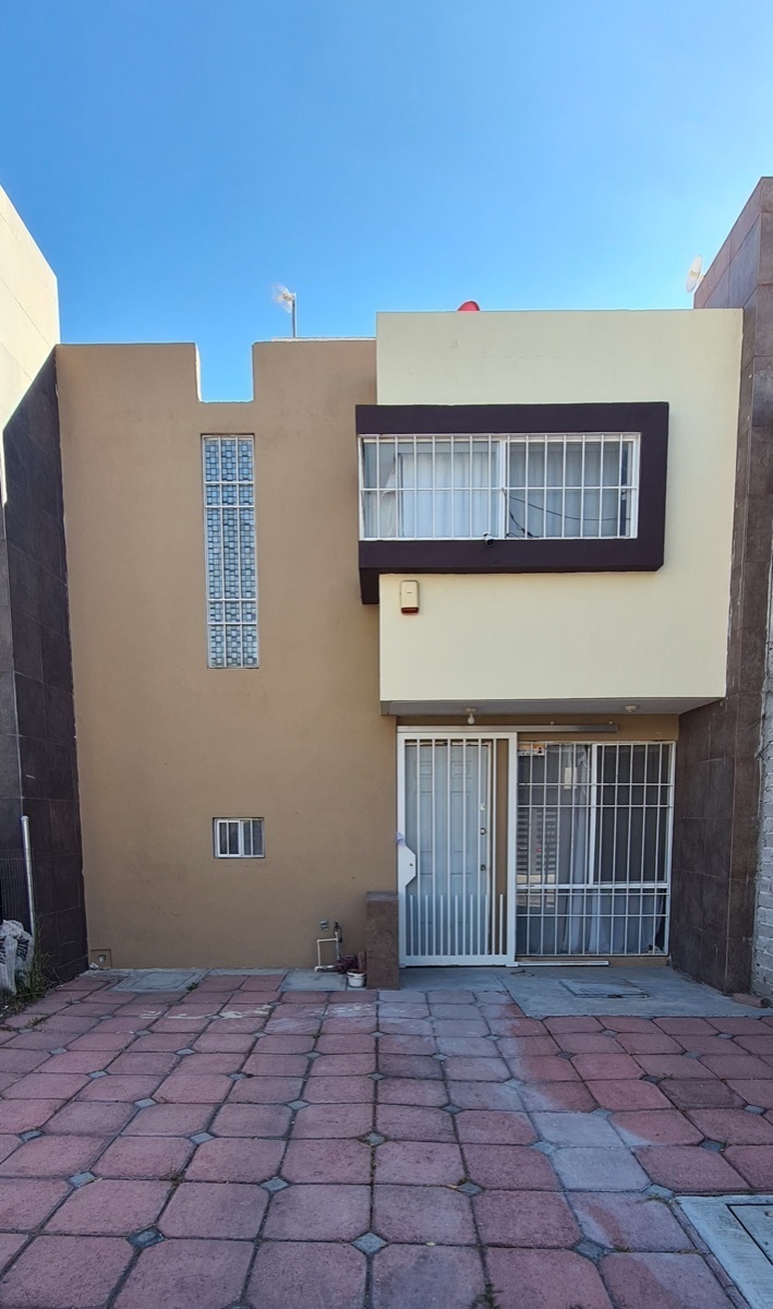 CASA EN RENTA PUEBLITO COLONIAL