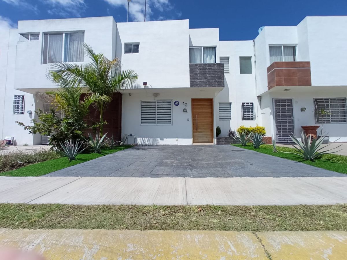 CASA EN TLAJOMULCO EN REAL DEL VALLE