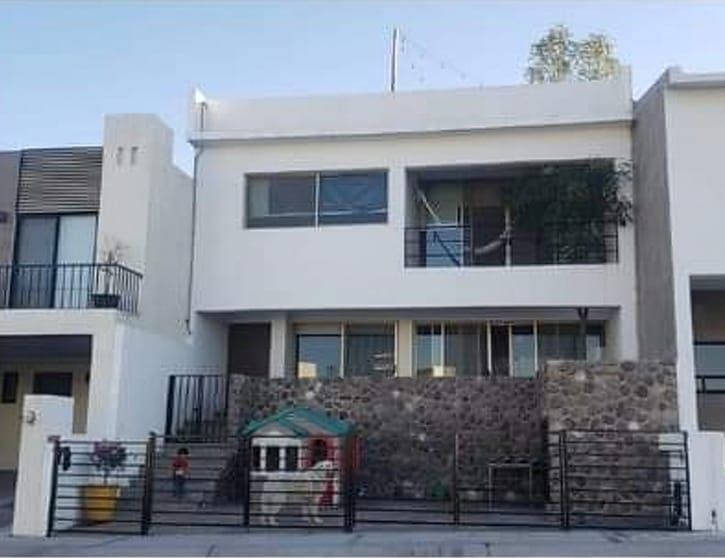 CASA EN VENTA  EN ZIBATA, QUERÉTARO