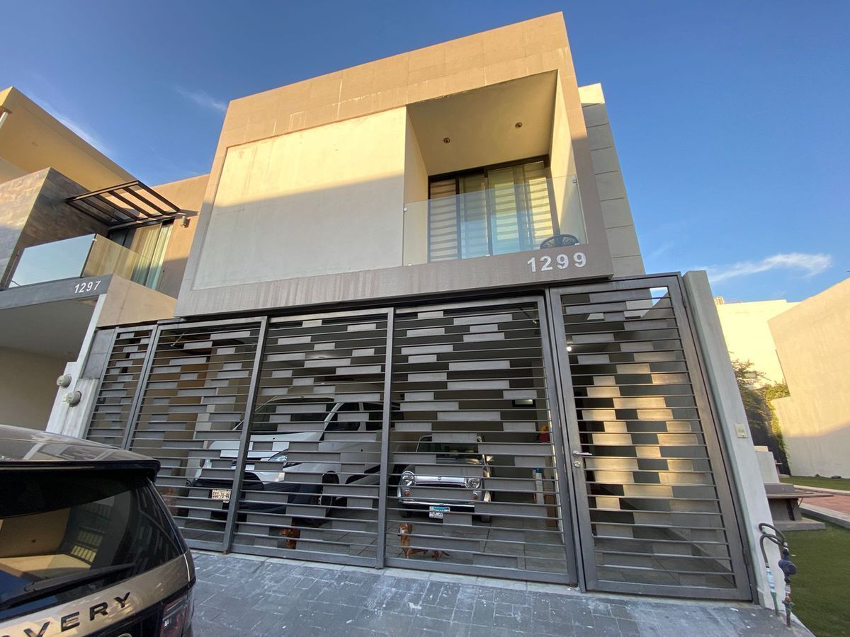 CASA EN VENTA  EQUIPADA CUMBRES PLATINUM  MONTERREY Y