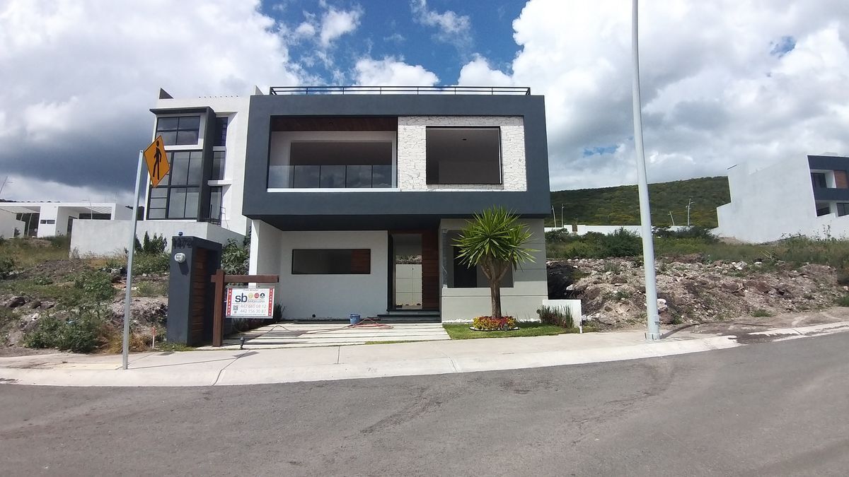 CASA EN VENTA 3 RECÁMARAS CON ALBERCA EN EL NUEVO REFUGIO,QUERÉTARO