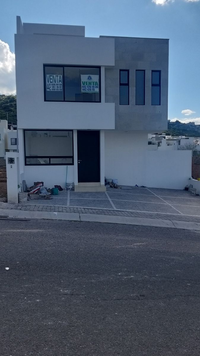 CASA EN VENTA 3 RECÁMARAS CON ROOF EN PUNTA ESMERALDA, QUERÉTARO