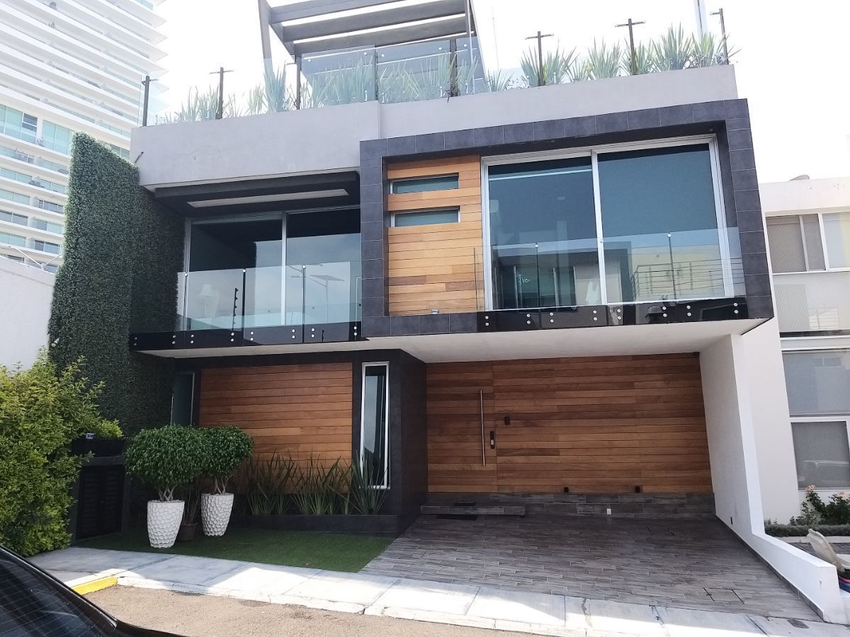 CASA EN VENTA, 4 HABITACIONES, ROOF GARDEN,CENTRO SUR ,QUERÉTARO