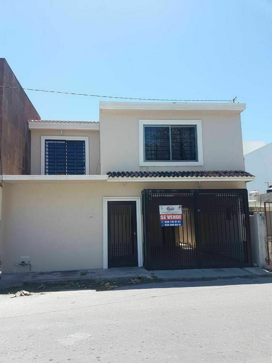 CASA EN VENTA. 4 RECAMARAS. CARMEN, CAMPECHE.