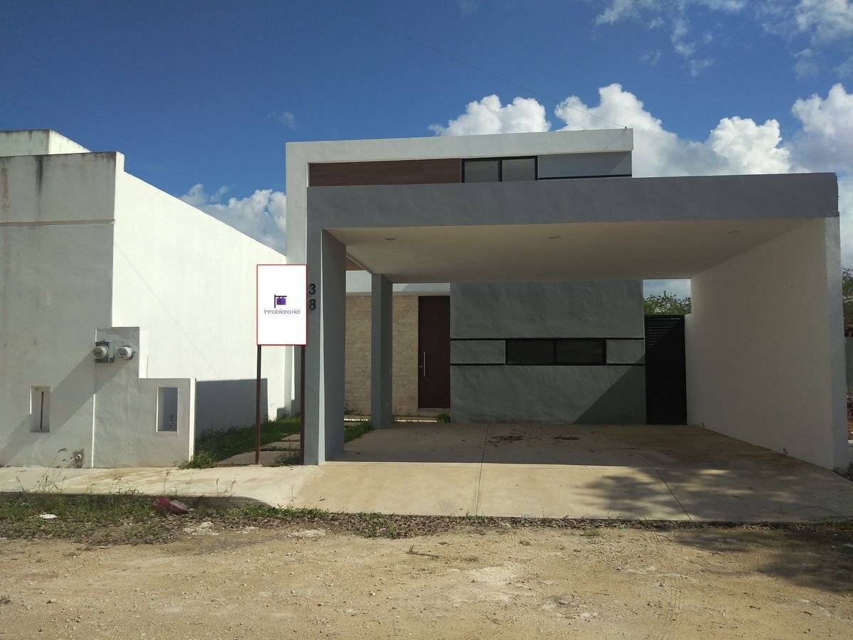 CASA EN VENTA 4 RECAMARAS UNA EN PLANTA BAJA AL NORTE DE MERIDA