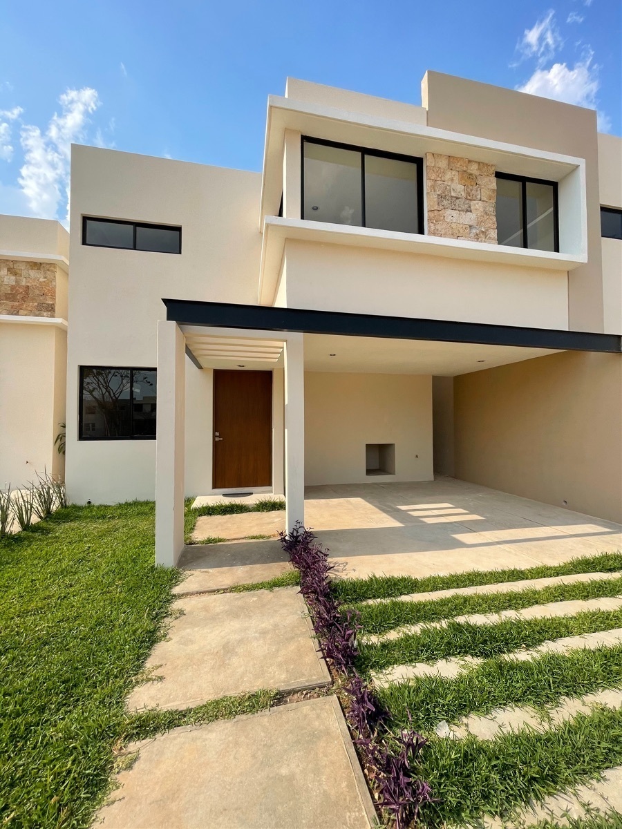 CASA EN VENTA AL NORTE DE MERIDA CON AMENIDADES MODELO CERVINO