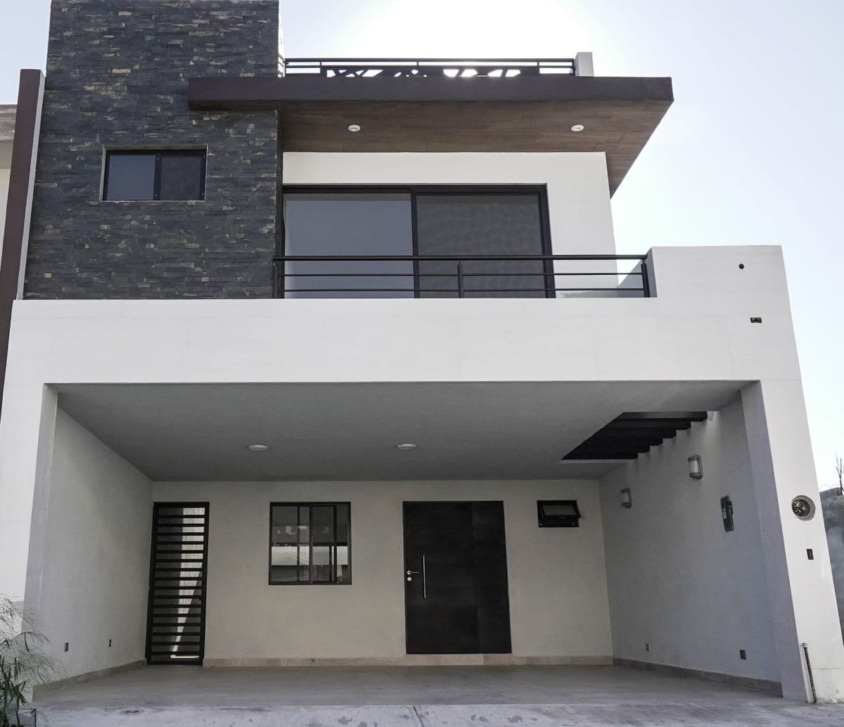 Casa en venta cerca de citadel en Rincon de los Angeles, San Nicolas, N.L.