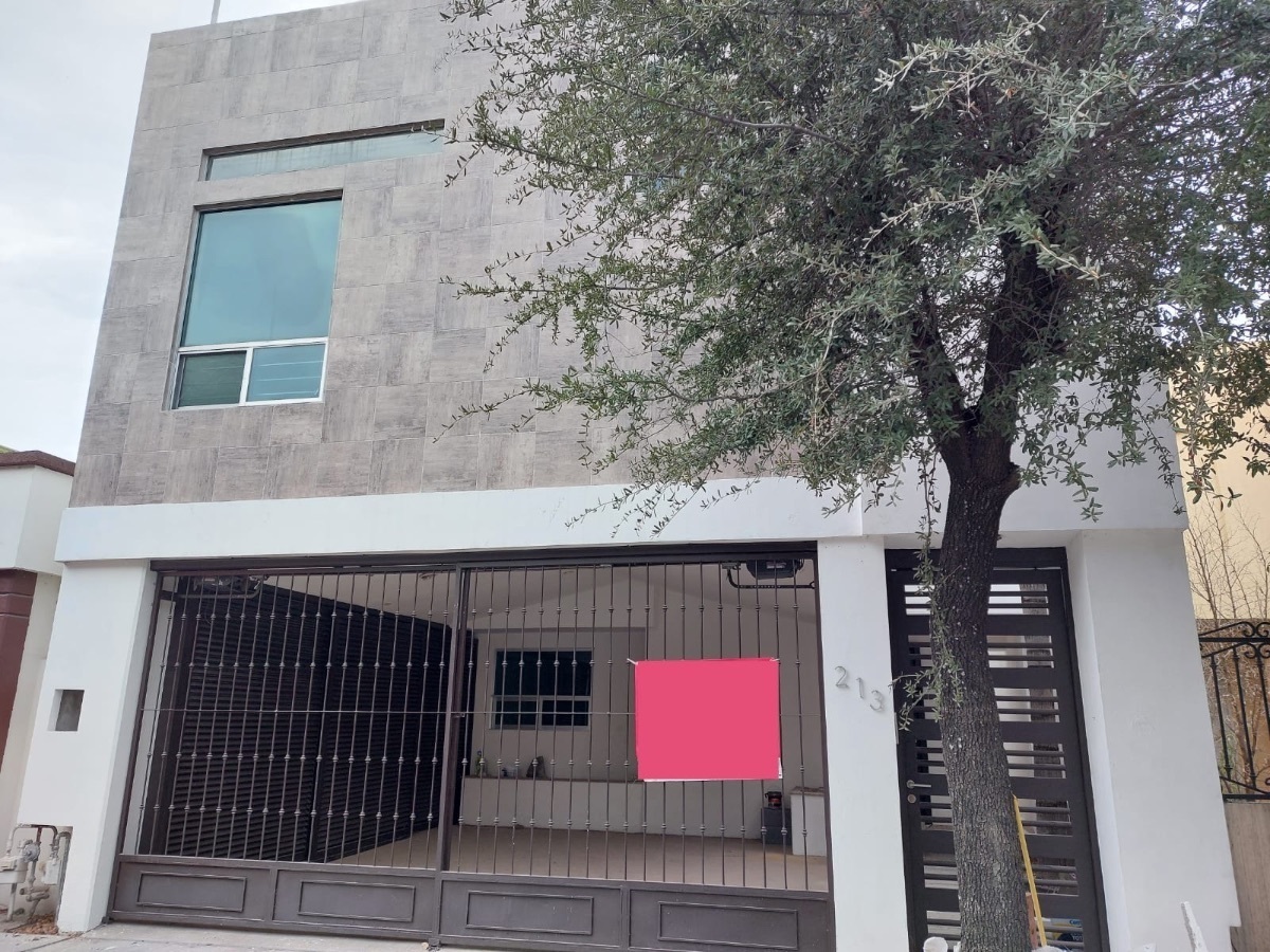 Casa en venta c/gran distribución, Bosques de cumbres, Arriba de leones