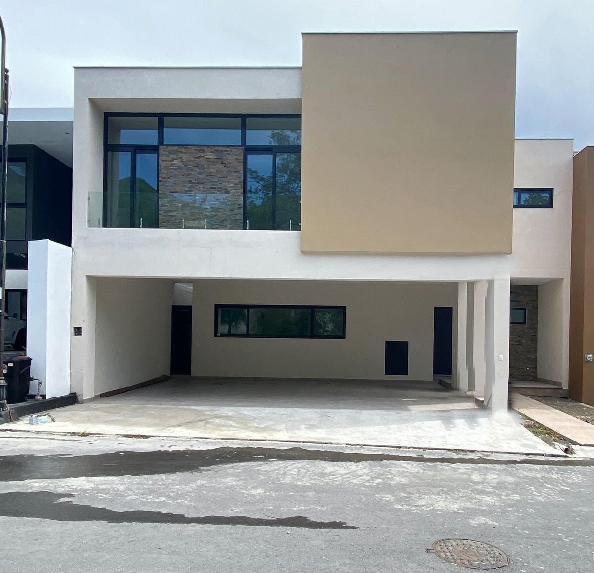 Casa en venta con alberca El Uro3 sur carr nacional Monterrey