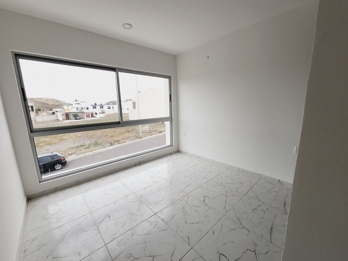 casa-en-venta-con-amplio-jardin-fraccionamiento-lomas-de-la-rioja12-32137