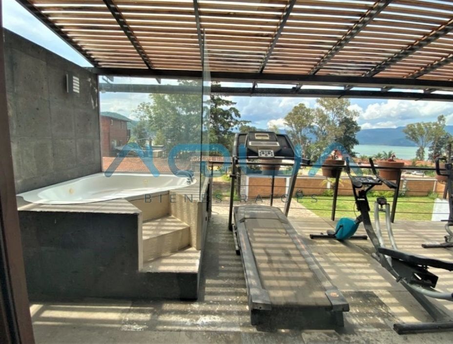 casa-en-venta-con-jacuzzi-y-vista-al-lago12-35290