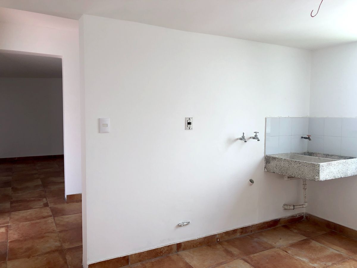 casa-en-venta-con-jardn-las-guilas24-28669