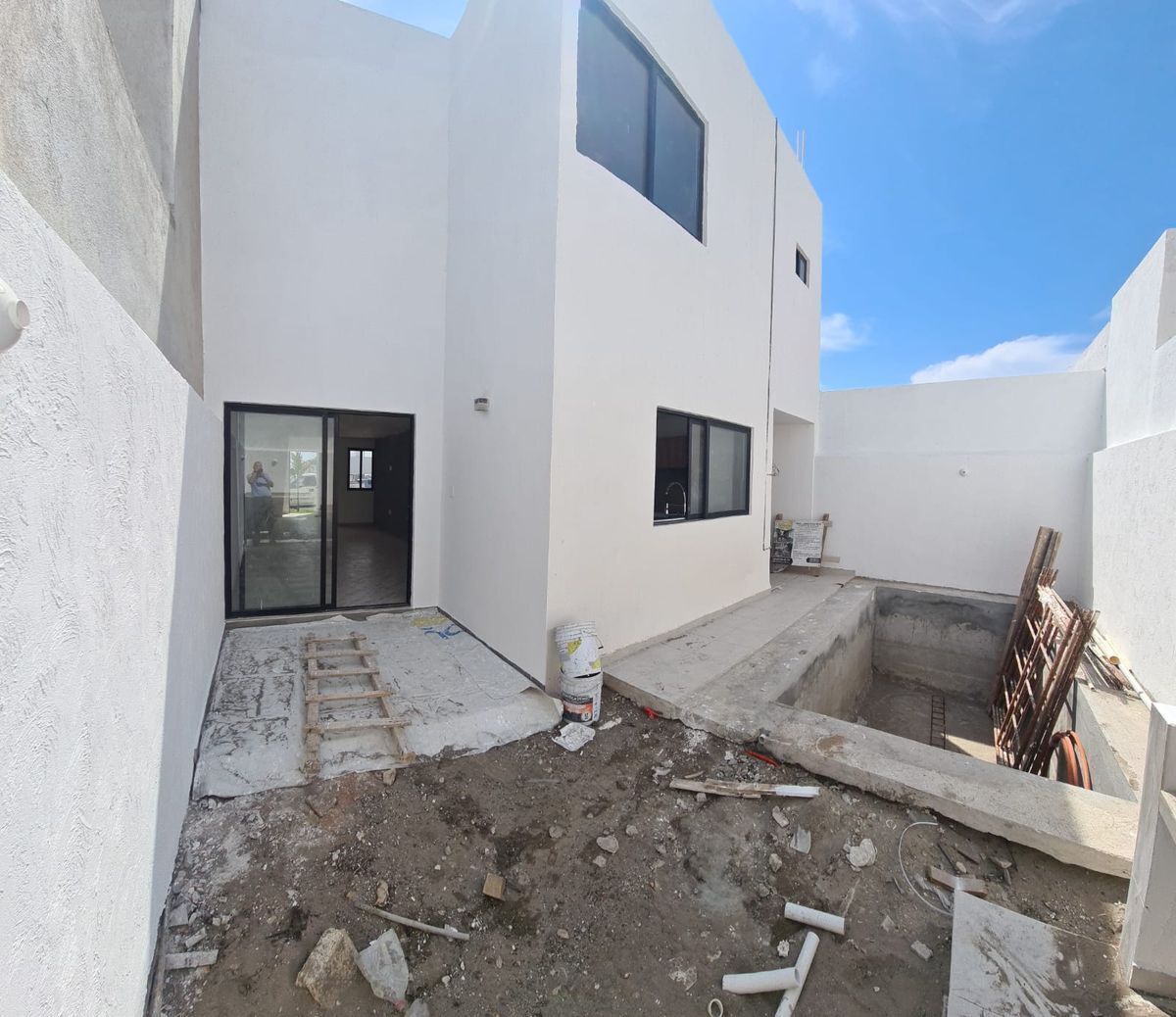 casa-en-venta-con-recamara-en-planta-baja-y-alberca-fracc-lomas-de-la--rioja5-25982