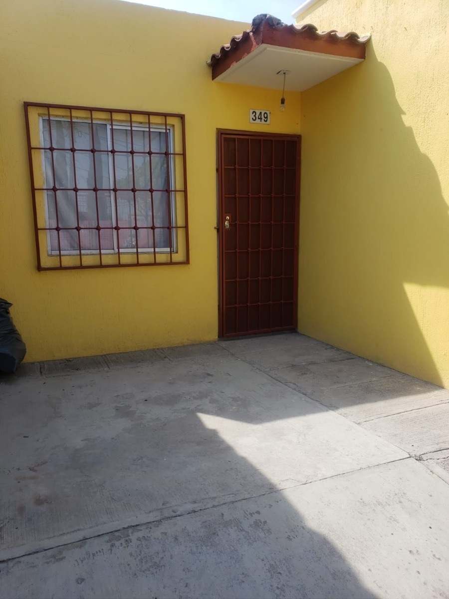 Casa en Venta con terreno en esquina, Hacienda Santa fe.