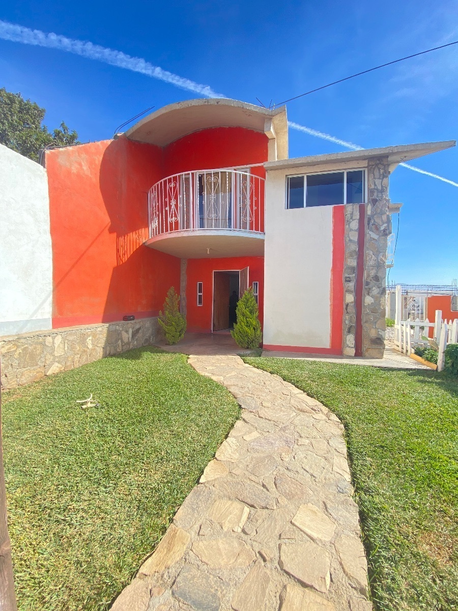 CASA EN VENTA CON VISTA A LA CIUDAD