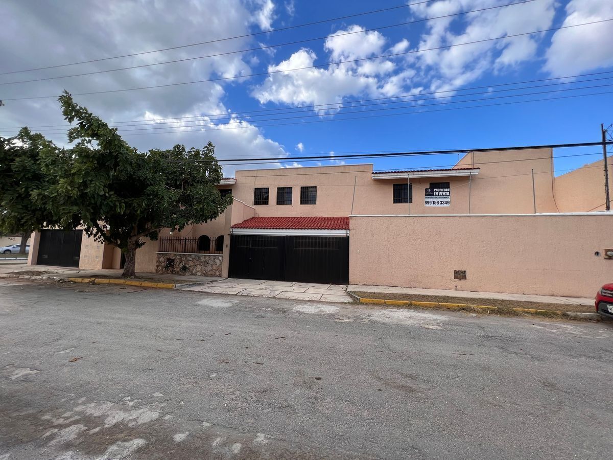 Casa en venta de 4 habitaciones y piscina, al norte de Mérida, Yucatán