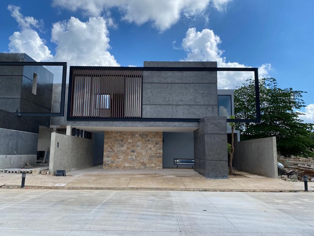 Casa en Venta de 4 Recamaras en privada Varena en Mérida Yucatán.