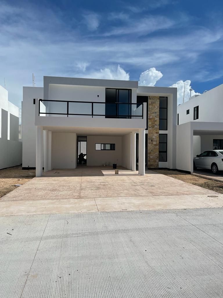 Casa en venta de 4 recámaras Privada Amaranto en Mérida Yucatán