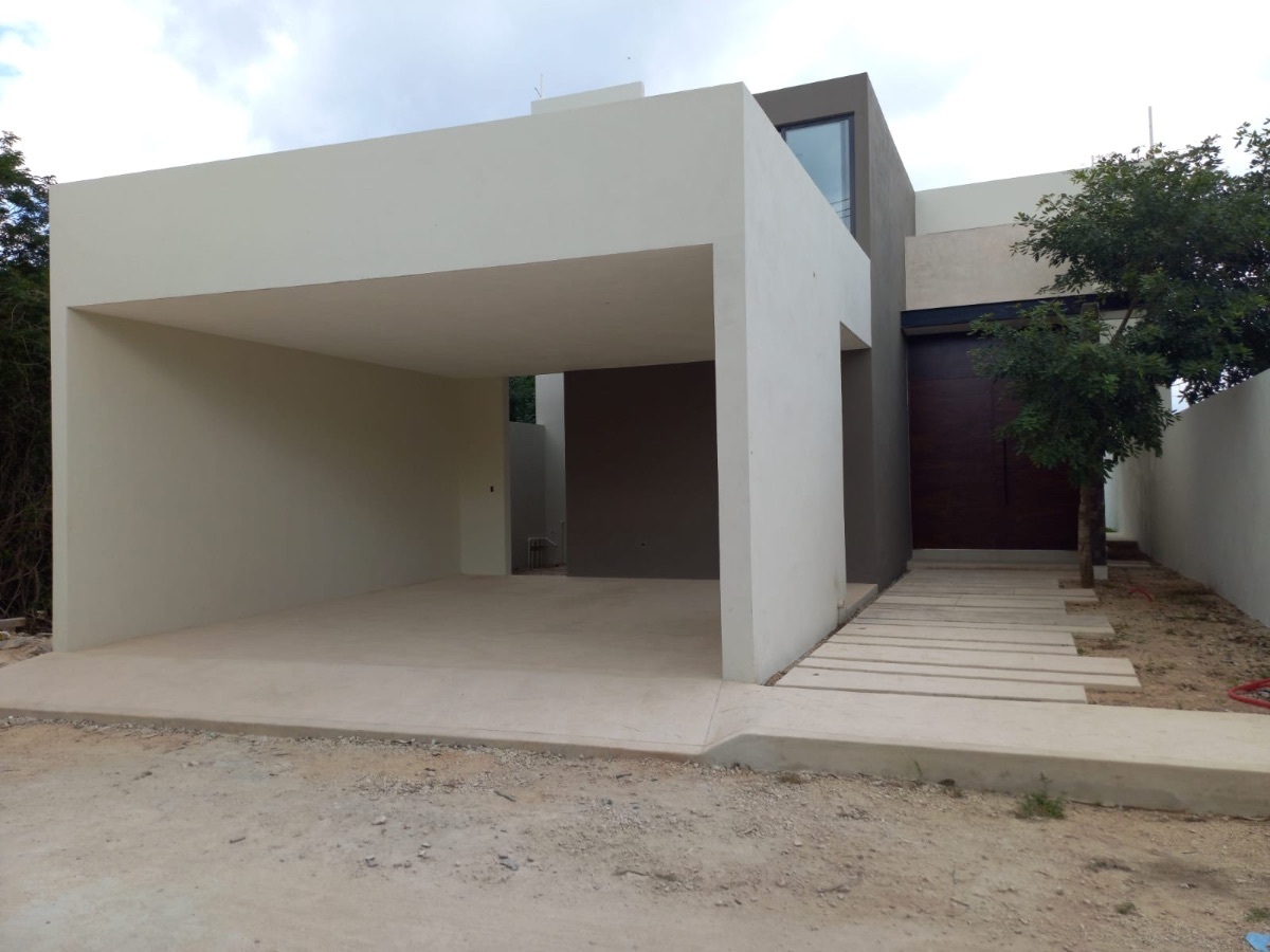 CASA EN VENTA DE TRES RECAMARAS CON ALBERCA EN DZITYA, ZONA NORTE DE MERIDA