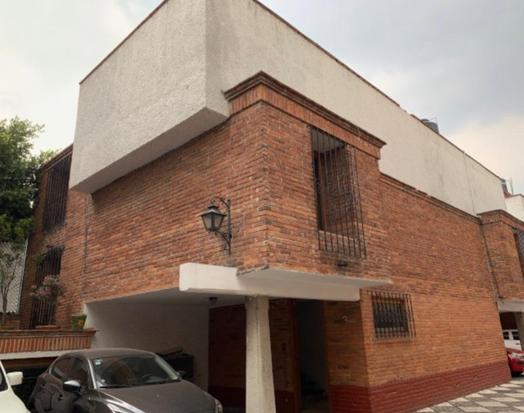 CASA EN VENTA EN  AV. SAN JERÓNIMO