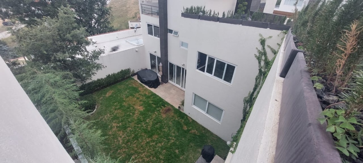 casa-en-venta-en-bosque-real-240mts-const-210mts-terreno-90-jardn-3-recamaras38-27664