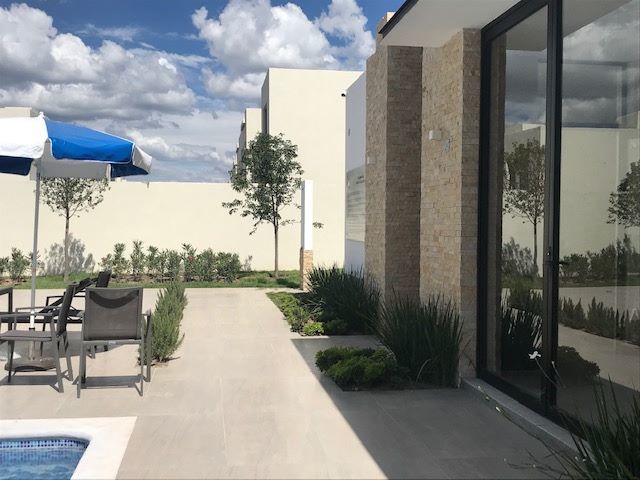 casa-en-venta-en-capital-sur-queretaro-el-marques-jardn-alberca28-23032