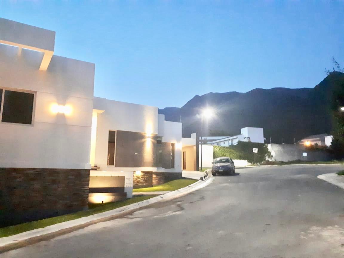 casa-en-venta-en-carretera-nacional-catujanes-monterrey-nl-unaplanta34-37362