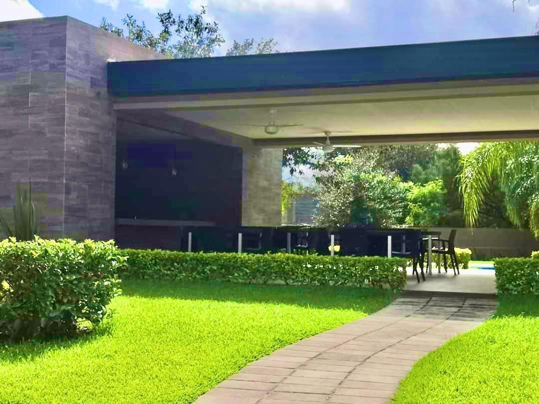 casa-en-venta-en-carretera-nacional-cerezos-residencial-monterrey-nl-alberca35-37395