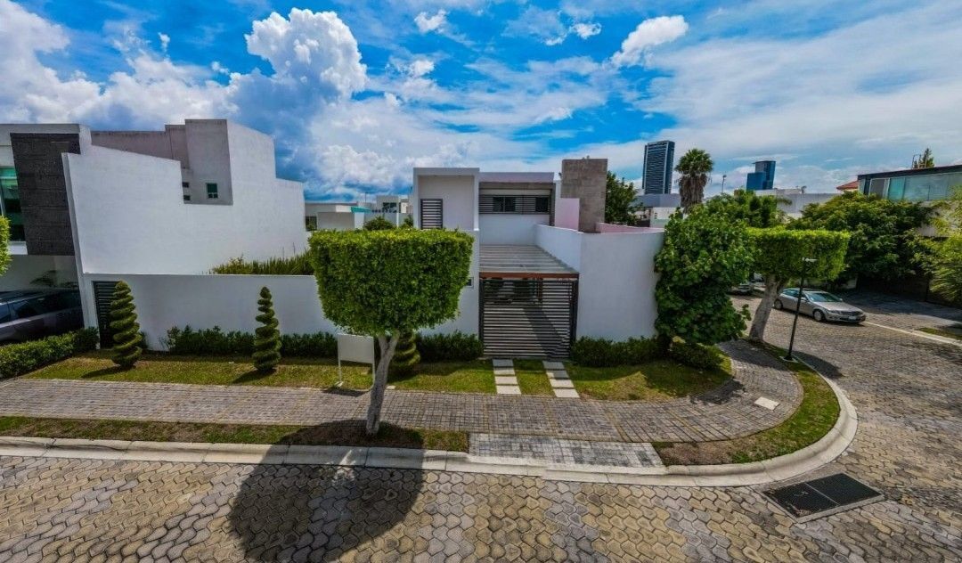 casa-en-venta-en-cluster-888-lomas-de-angelopolis-i3-13967