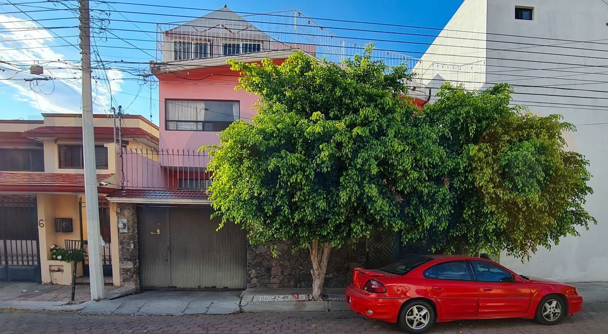 CASA EN VENTA EN COLINAS DEL CIMATARIO.