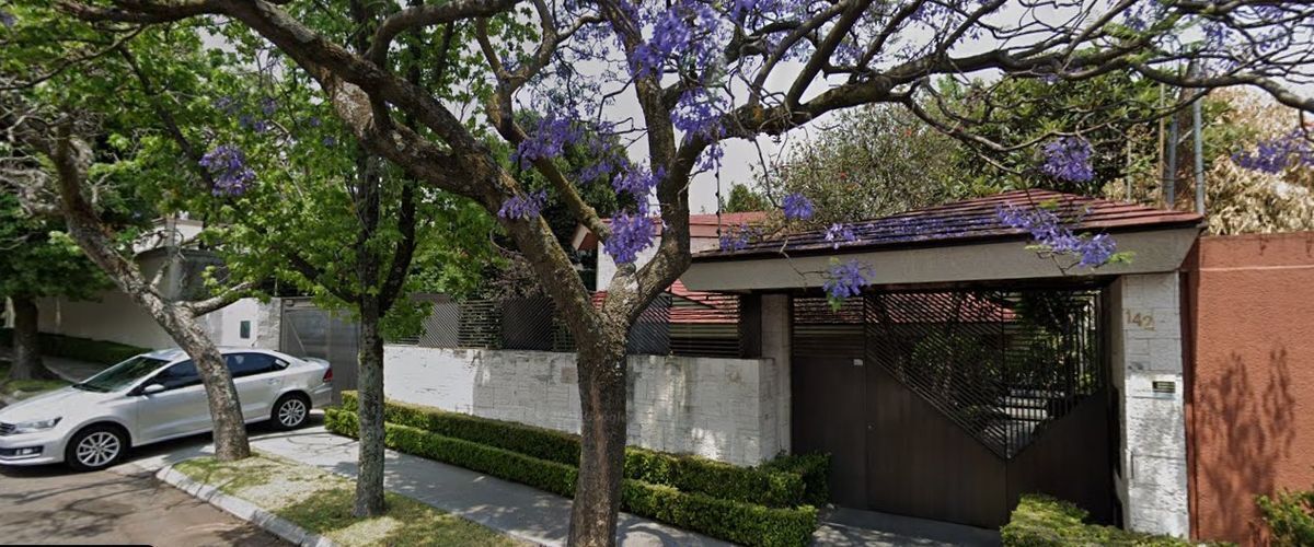 ¡CASA EN VENTA EN COLONIA BOSQUES DE LAS LOMAS!