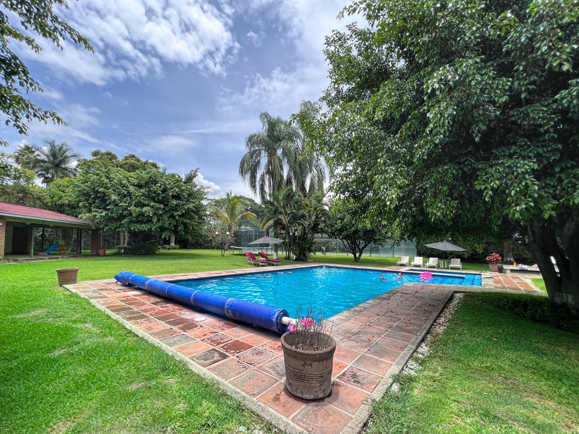 casa-en-venta-en-condominio-en-cuernavaca-rodeado-de-areas-verdes-con-alberca11-31794