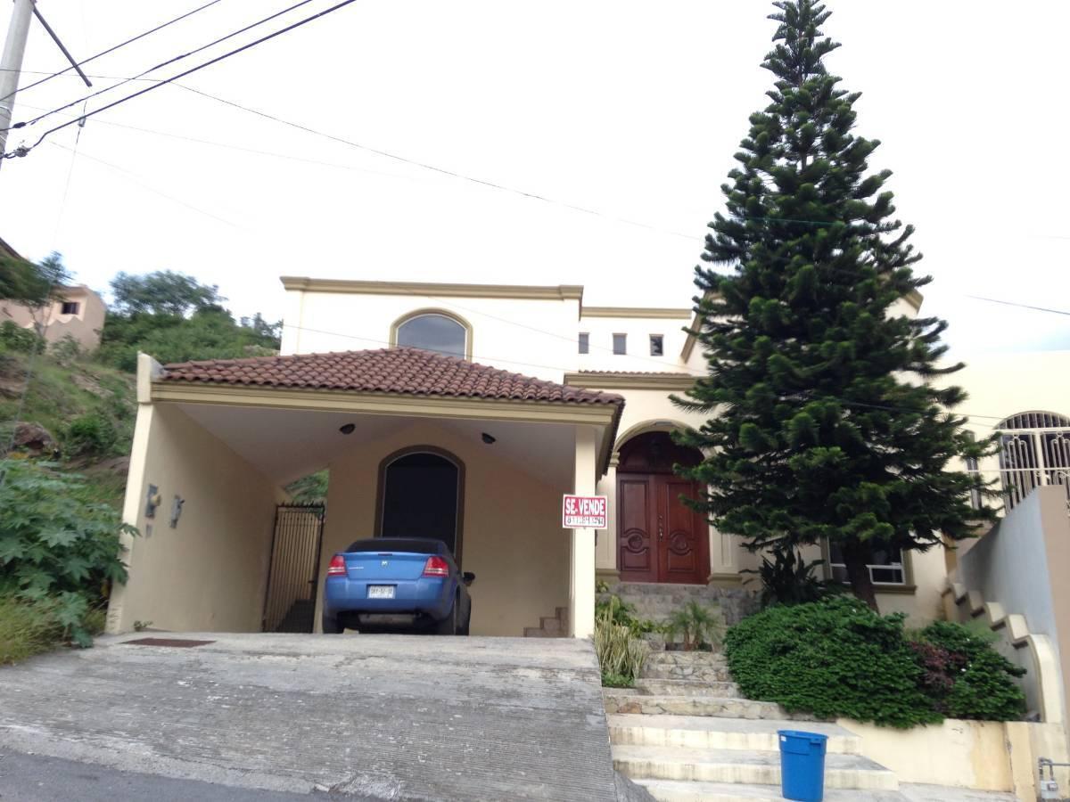 CASA EN VENTA EN CONTRY LA SILLA, ZONA CONTRY, MONTERREY, 4 RECAMARAS