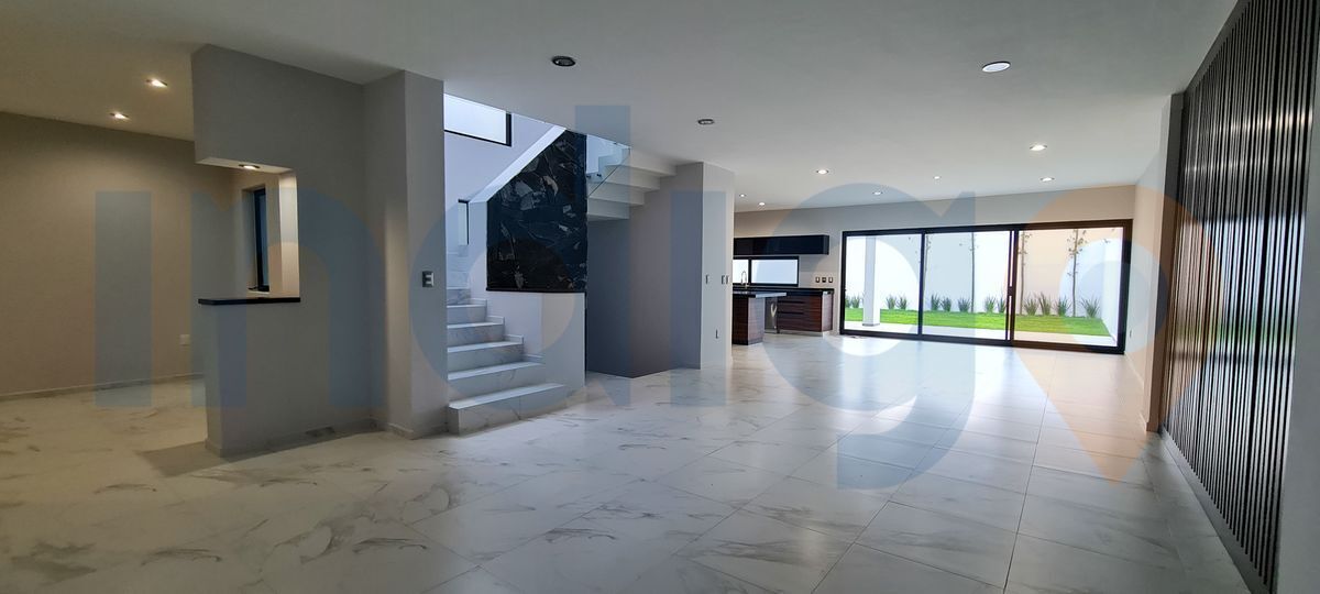 CASA NUEVA EN VENTA EN CUMBRES DEL LAGO JURIQUILLA