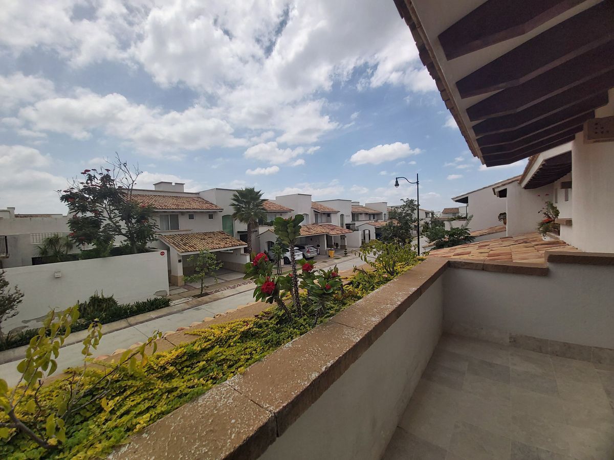 casa-en-venta-en-el-mayorazgo-en-privada-con-alberca10-28018