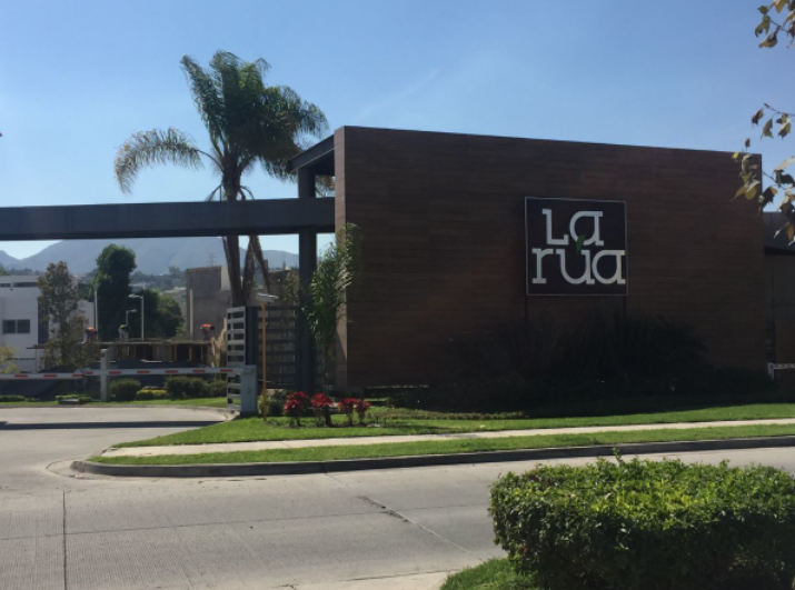 Casa en Venta en el Sur de la Ciudad "La Rua"