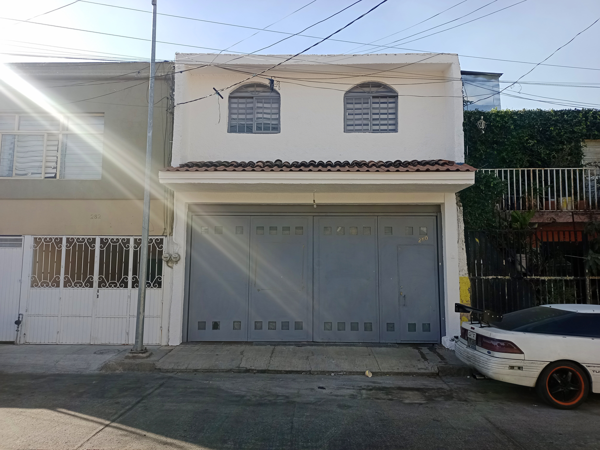 CASA EN VENTA EN EL SUR, GUADALAJARA.