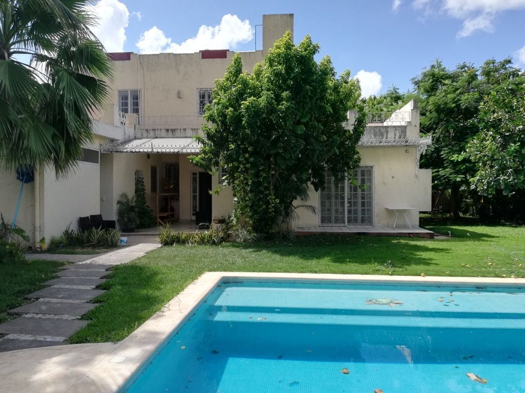 casa-en-venta-en-esquina-de-6-recmaras-con-piscina-alcala-martn-mrida-centro2-32046