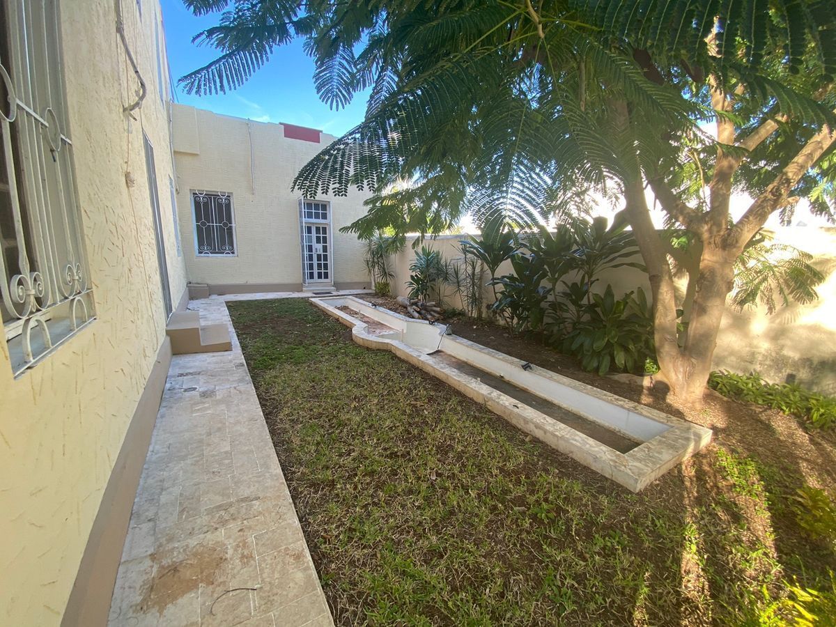 casa-en-venta-en-esquina-de-6-recmaras-con-piscina-alcala-martn-mrida-centro25-32046