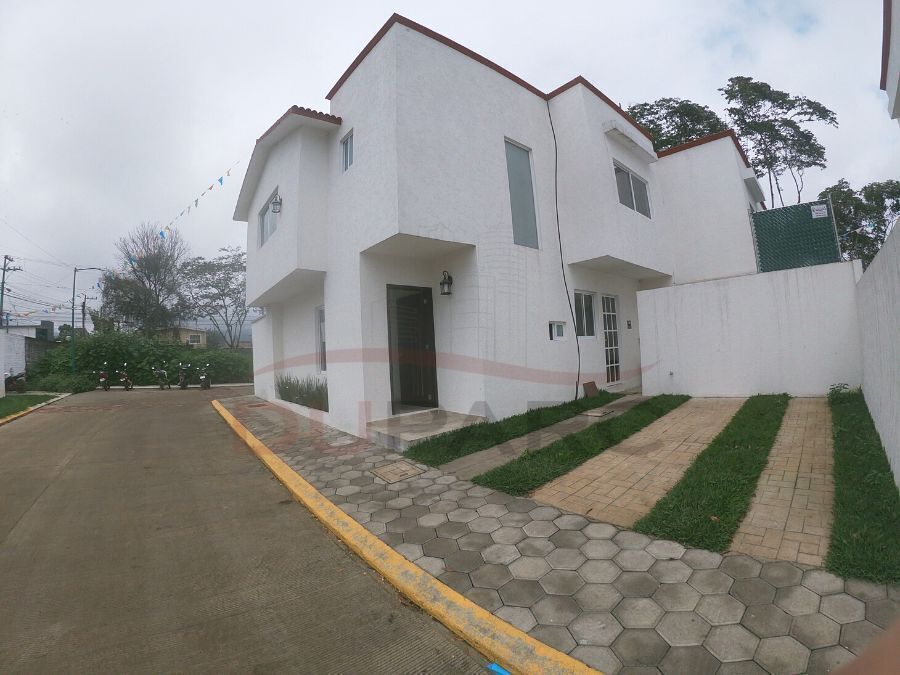 Casa en Venta en Fracc. Privado Col. Fuentes de Coatepec, Veracruz