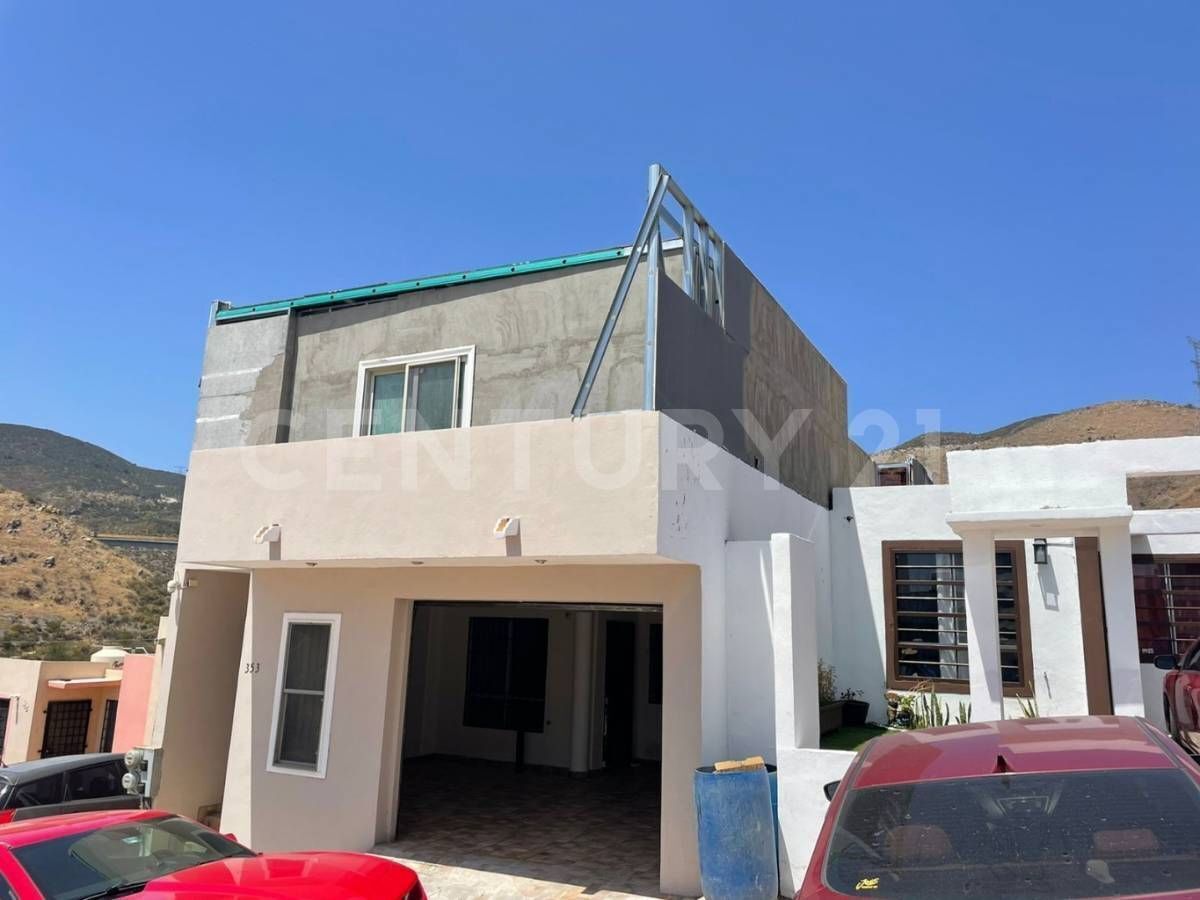 CASA EN VENTA EN FRACCIONAMIENTO LOS ENCINOS ENSENADA B.C.