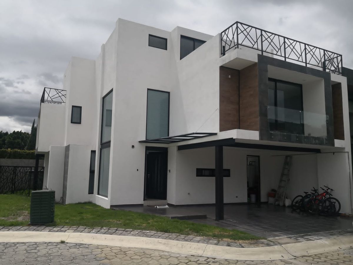 CASA EN VENTA EN FRACCIONAMIENTO MONTE OLIVO