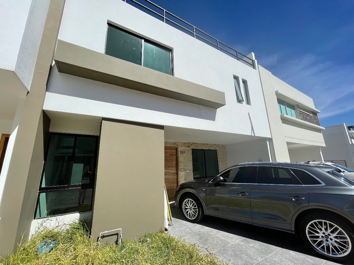 CASA EN VENTA EN FRACCIONAMIENTO SOLARES EN ZAPOPAN