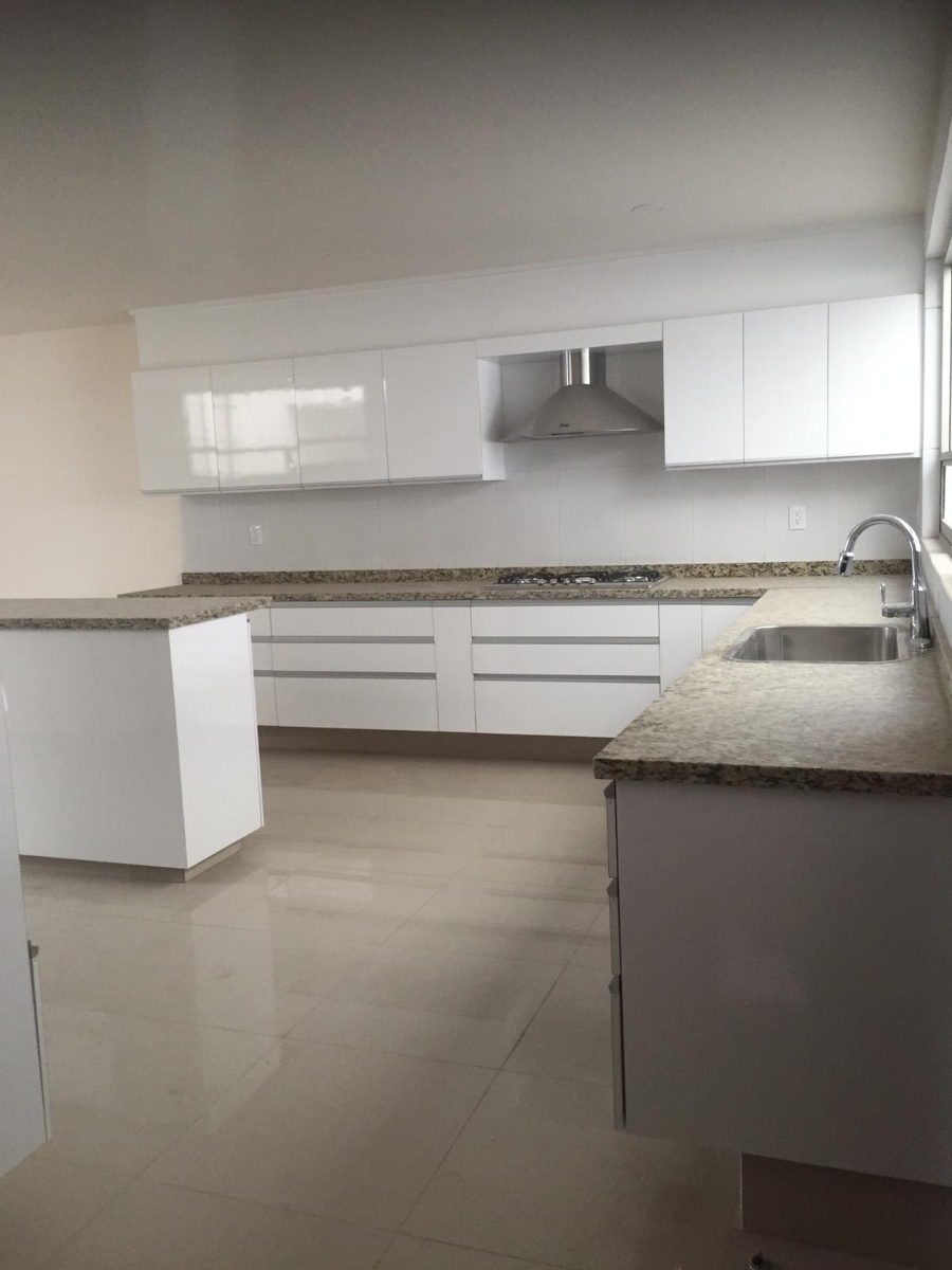 CASA EN VENTA EN LA 6a SECCIÓN DE LOMAS VERDES.