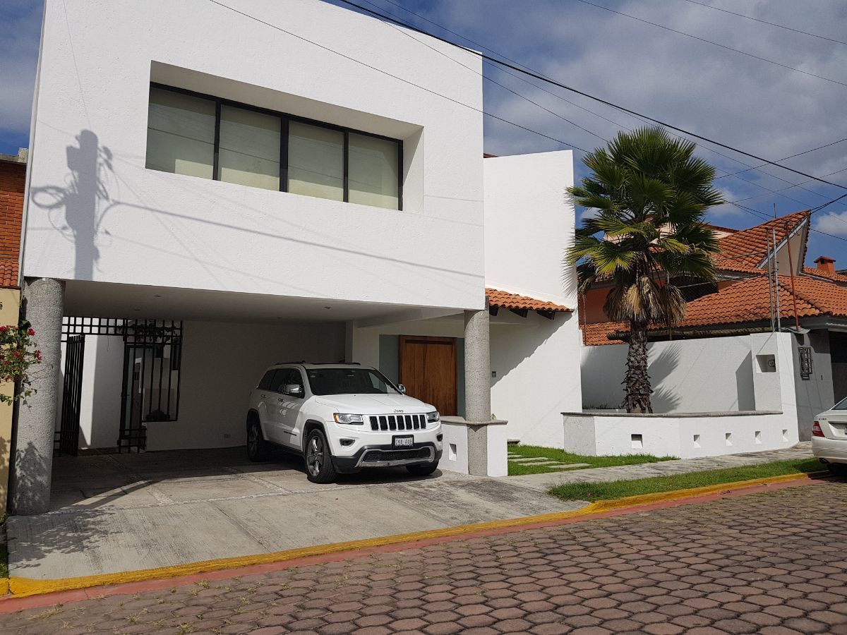 CASA EN VENTA EN LA CARCAÑA