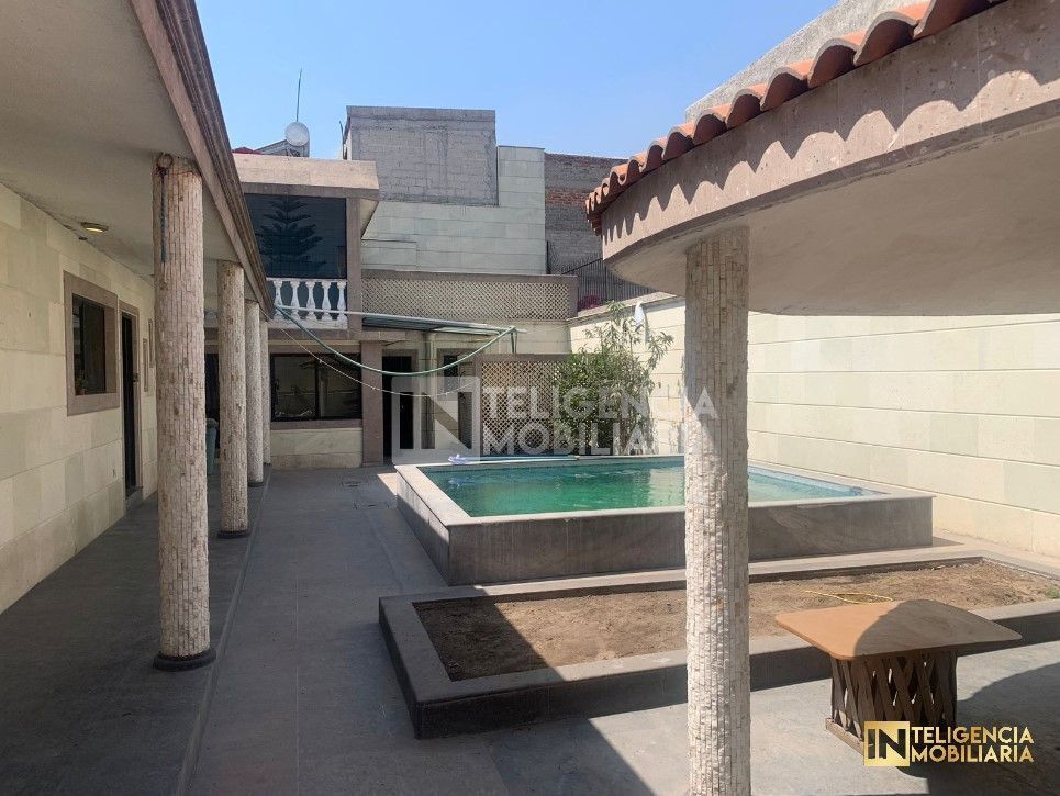 CASA EN VENTA EN LOMAS DE CRISTO CON ALBERCA