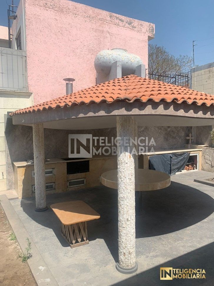 casa-en-venta-en-lomas-de-cristo-con-alberca3-28002